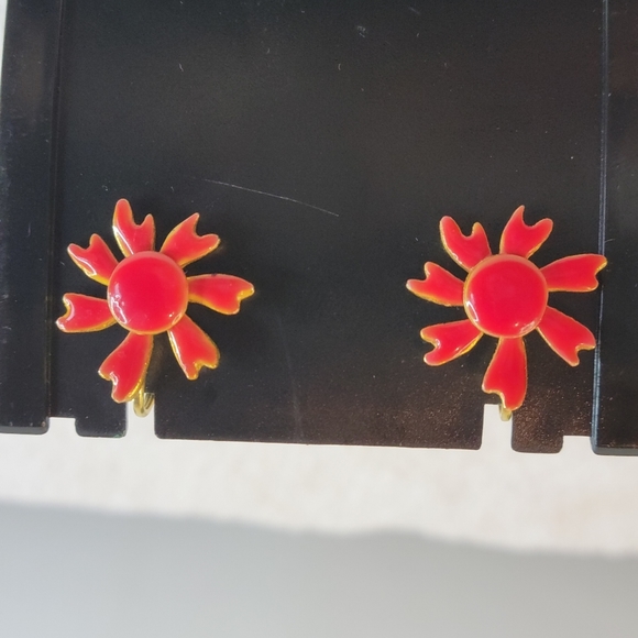 Vintage Red glazed clip on earrings flower  poinsettia festive - Picture 2 of 8